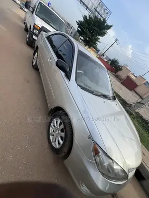 Toyota Camry LE 4dr Sedan (2.4L 4cyl 5A) 2005 Silver