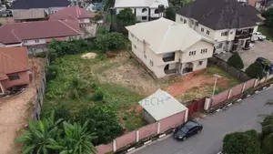 5bdrm Duplex in Dbs Road, Oshimili South for rent