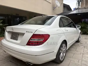 Mercedes-Benz C300 Luxury 4Matic Sedan AWD (3.0L 6cyl 7A) 2012 White