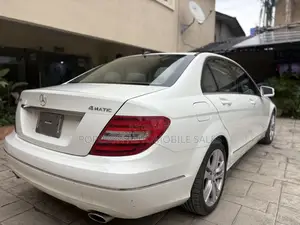 Mercedes-Benz C300 Luxury 4Matic Sedan AWD (3.0L 6cyl 7A) 2012 White