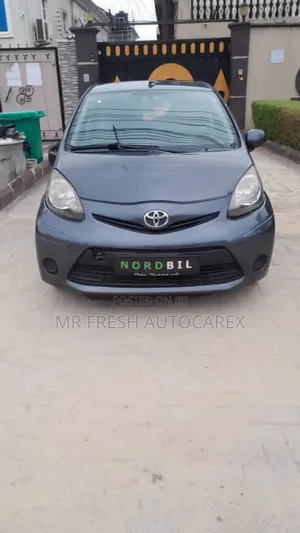 Toyota Aygo 1.0 5-Door 2011 Gray