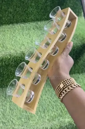 6-Slot Curved Tequila Shot Holder - Bamboo Tequila Shot Glasses Holder