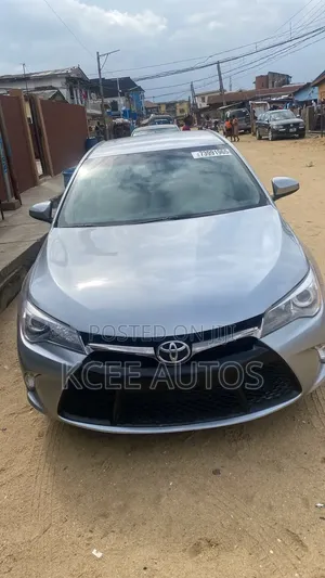 Toyota Camry SE 4dr Sedan (2.5L 4cyl 6A) 2017 Silver
