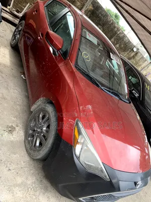 Toyota Yaris 1.5 Sedan XLE 2020 Red