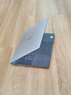 Laptop Dell XPS 17 9720 24GB Intel Core i7 SSD 1T