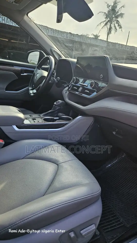 Toyota Highlander 2023 Gray
