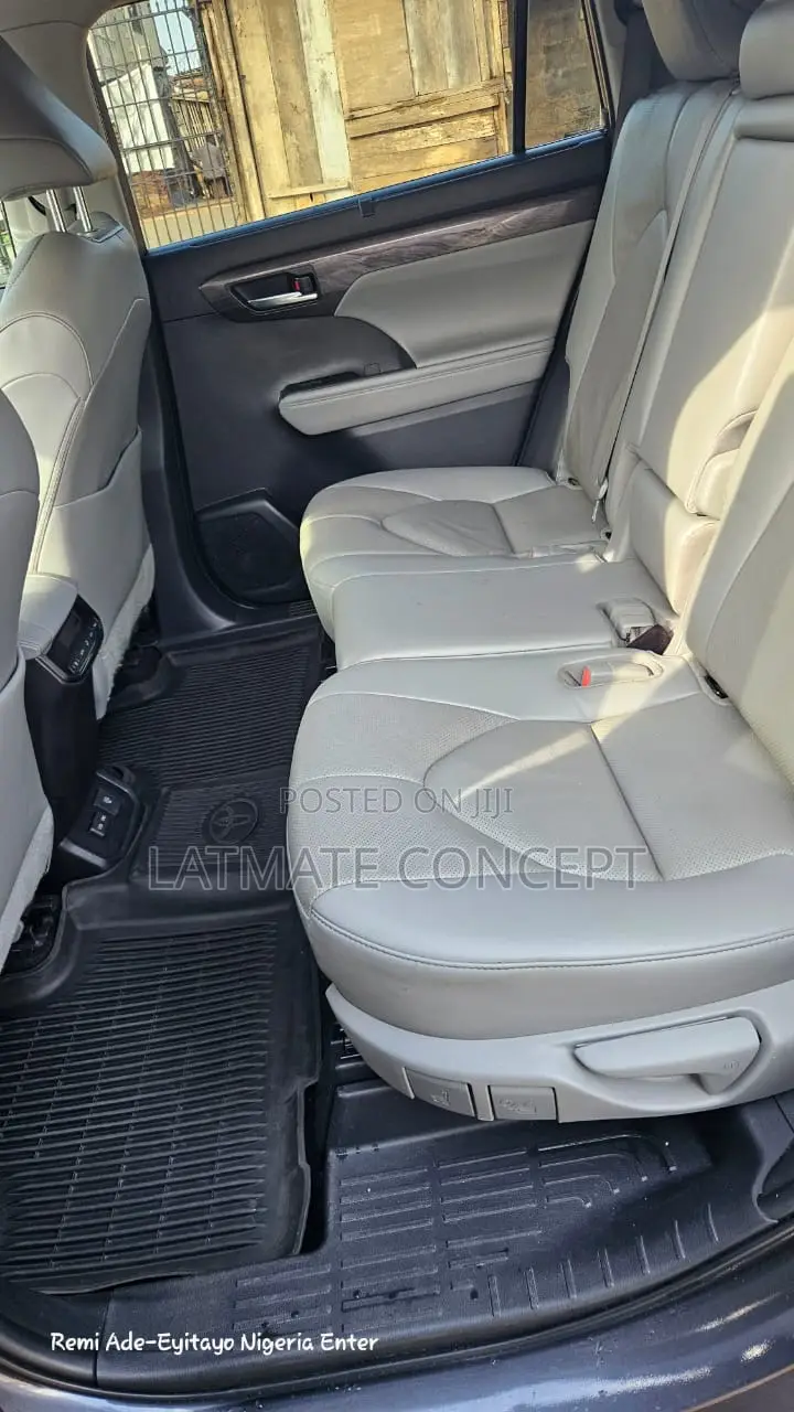 Toyota Highlander 2023 Gray