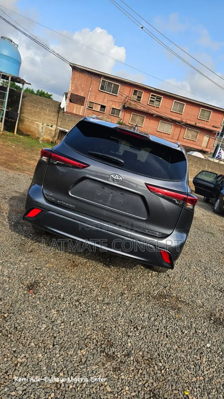 Toyota Highlander 2023 Gray