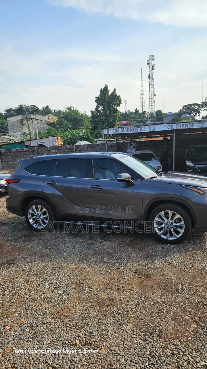 Toyota Highlander 2023 Gray