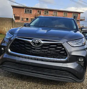 Toyota Highlander 2023 Gray