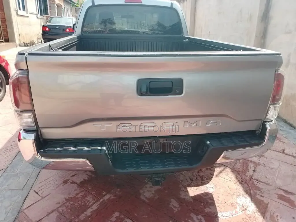 Toyota Tacoma 2017 Silver
