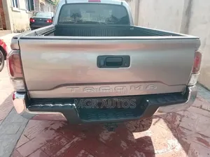 Toyota Tacoma 2017 Silver