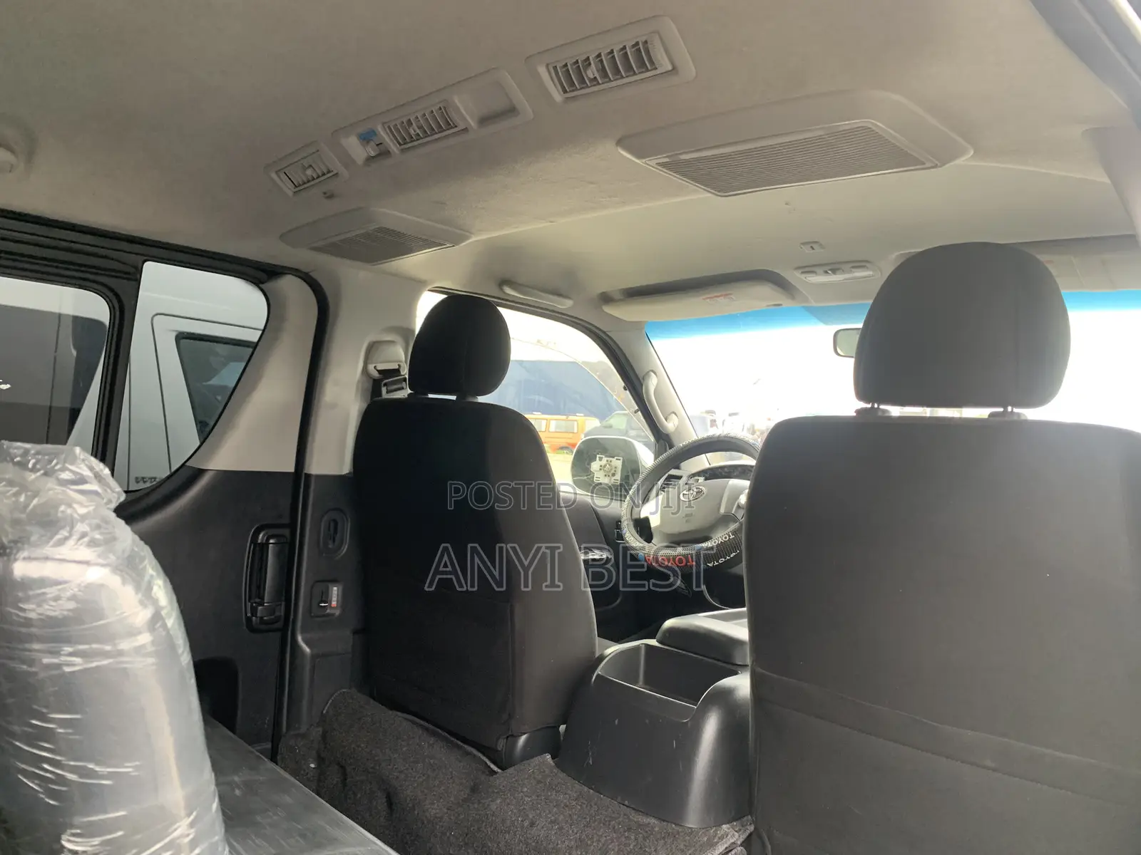 Toyota HiAce 2016 Black