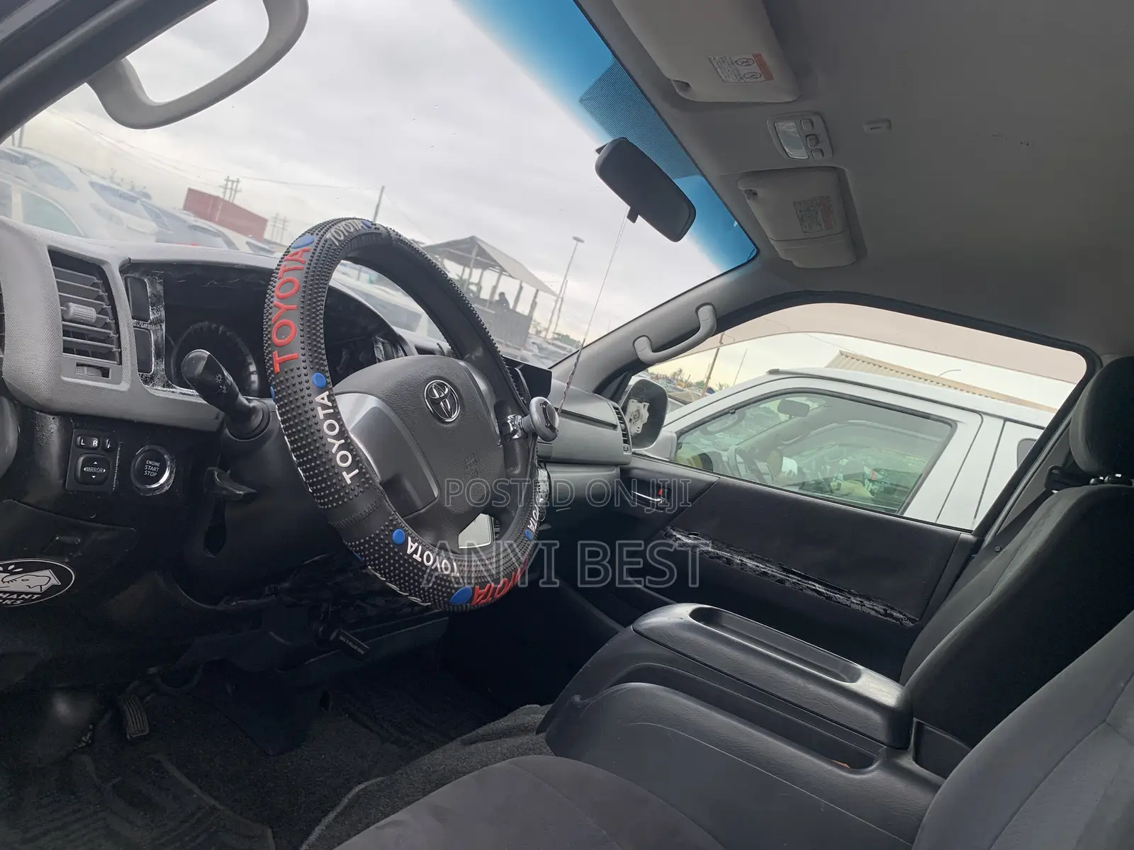 Toyota HiAce 2016 Black