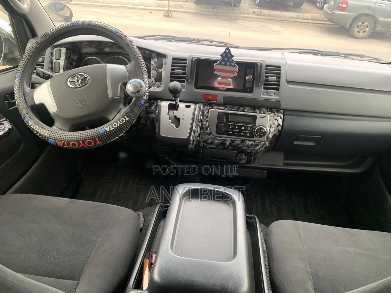 Toyota HiAce 2016 Black