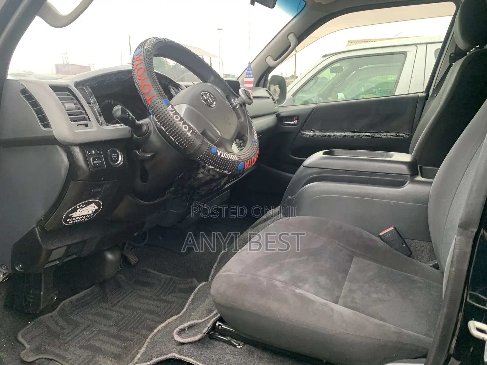 Toyota HiAce 2016 Black