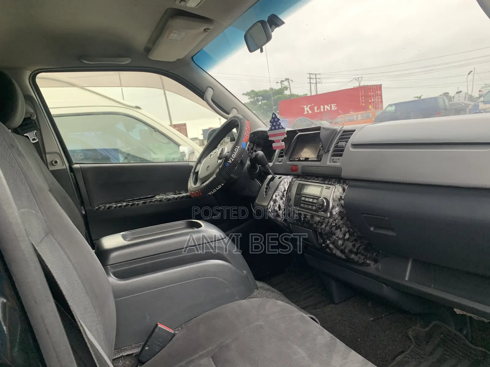 Toyota HiAce 2016 Black