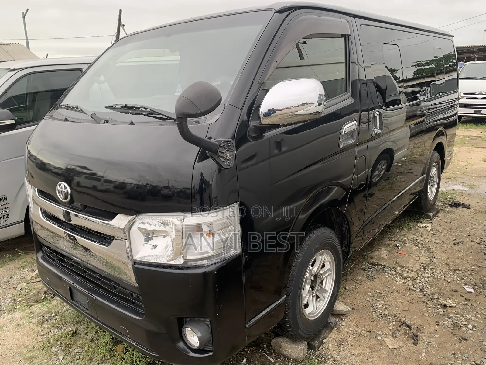 Toyota HiAce 2016 Black