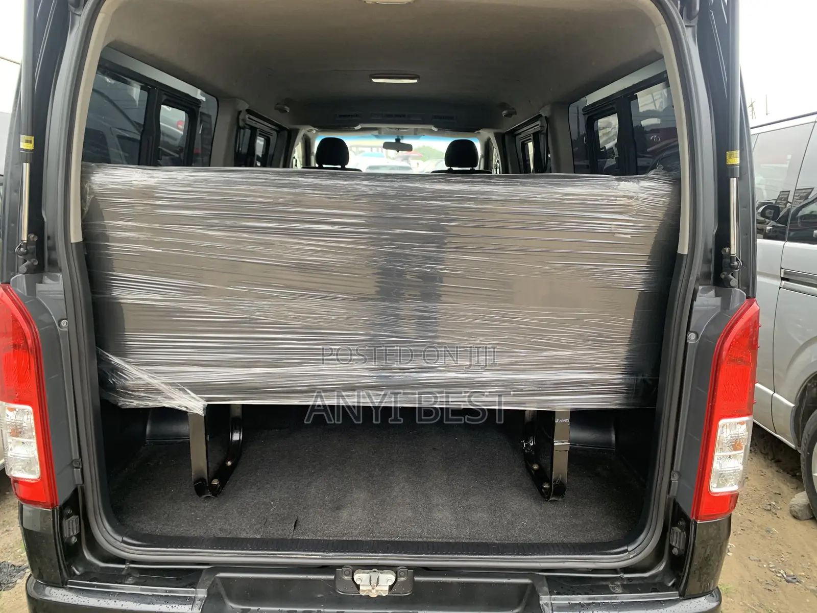 Toyota HiAce 2016 Black
