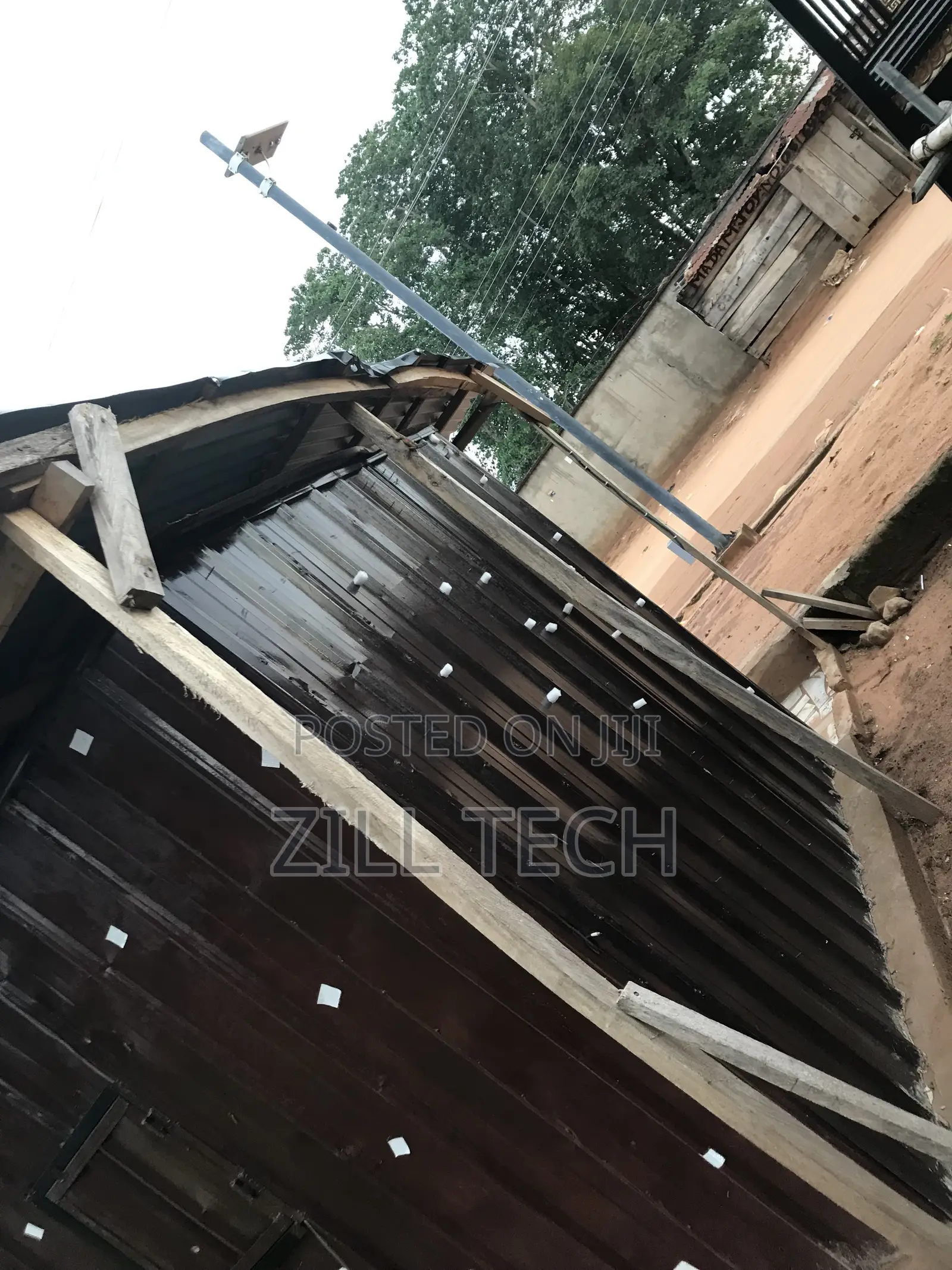 Container Shop Caravan With Roofing