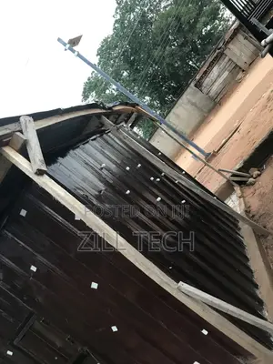 Container Shop Caravan With Roofing