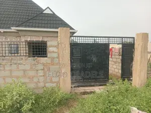 3bdrm House in Teachers Estate, Soka for sale