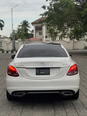 Mercedes-Benz C300 Luxury 4dr AWD 4Matic Sedan (2.0L 4cyl 7A) 2015
