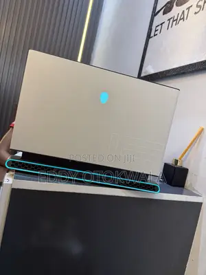 New Laptop Alienware M16 R2 16GB Intel Core i7 SSD 1T