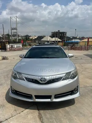 Toyota Camry SE 4dr Sedan (2.5L 4cyl 6A) 2013 Silver