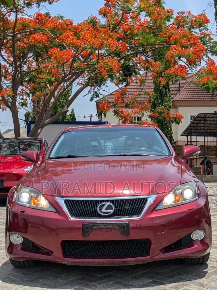 Lexus IS 250 C Automatic 2011 Maroon