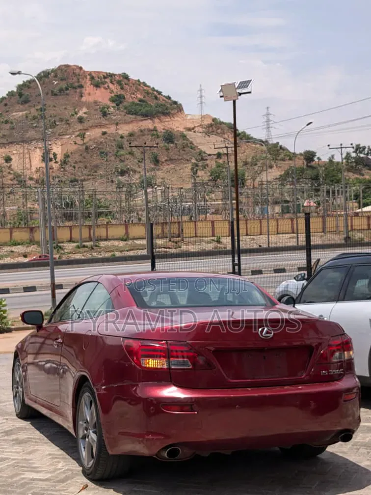 Lexus IS 250 C Automatic 2011 Maroon