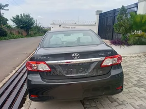 Toyota Corolla LE 4dr Sedan (1.8L 4cyl 4A) 2011 Gray