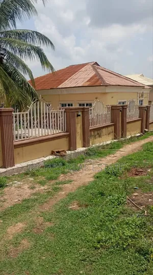 4bdrm Bungalow in Kasumu, Ibadan for sale