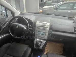 Toyota Verso 1.6 2009 Blue