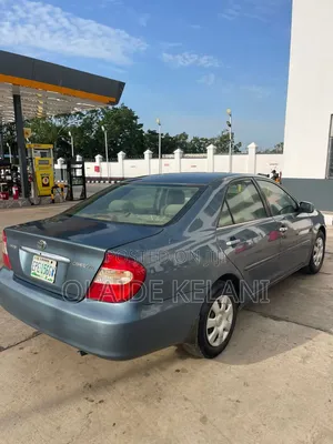Toyota Camry LE 4dr Sedan (2.4L 4cyl 5M) 2004 Blue