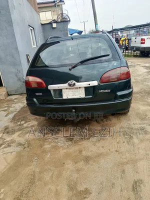 Toyota Avensis 2004 Blue