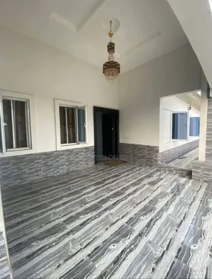 5bdrm Block of Flats in Oron Rd By Ring Rd 3, Uyo for sale