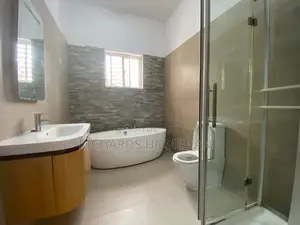 3bdrm Apartment in Banana Island for rent