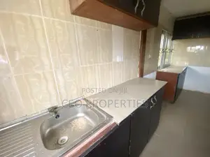 2bdrm Block of Flats in Estate/Ado Road for rent