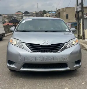 Toyota Sienna LE 8 Passenger (3.5L 6cyl 6A) 2016 Gray