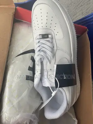 White Nike Air Force 1 Sneaker