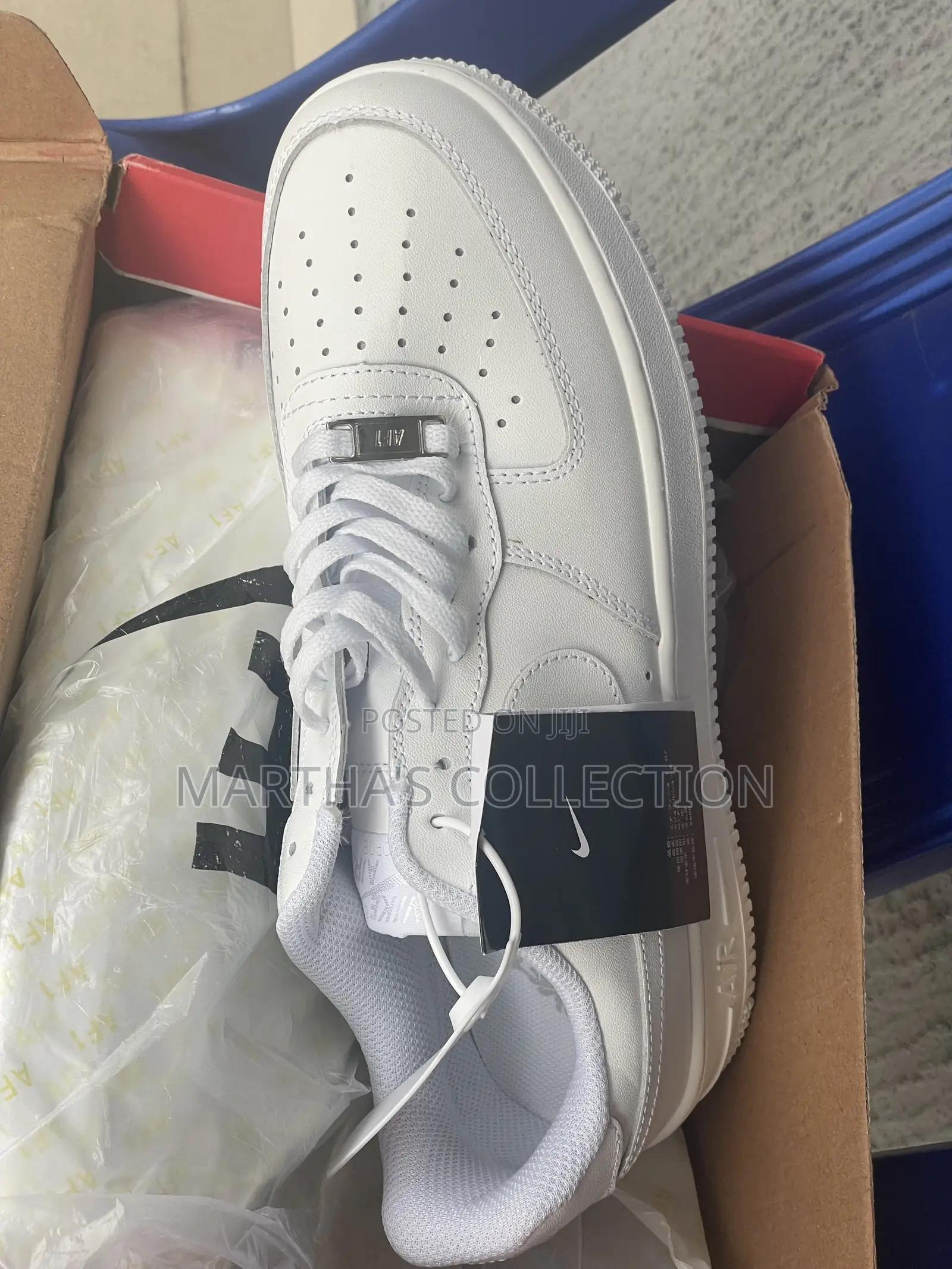 White Nike Air Force 1 Sneaker