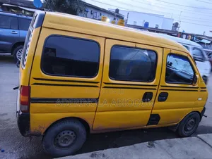 Suzuki APV Minibus 2000 Yellow