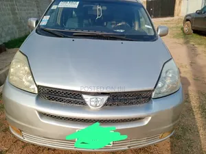 Toyota Sienna 2005 Silver