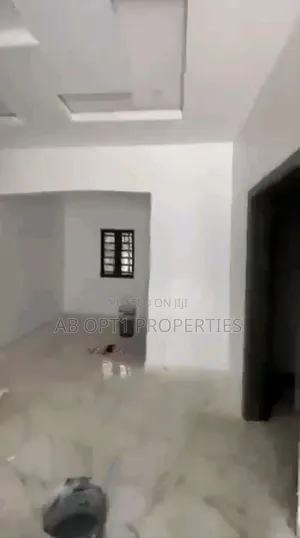 2bdrm Block of Flats in Evhukwu, Benin City for rent