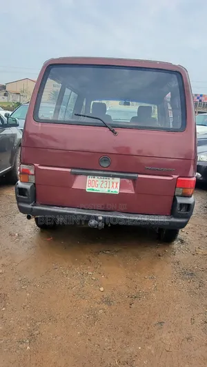 Volkswagen Transporter 2000 Red
