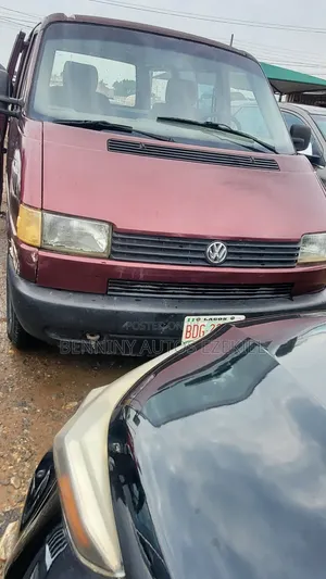 Volkswagen Transporter 2000 Red