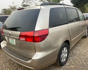Toyota Sienna 2005 Gold