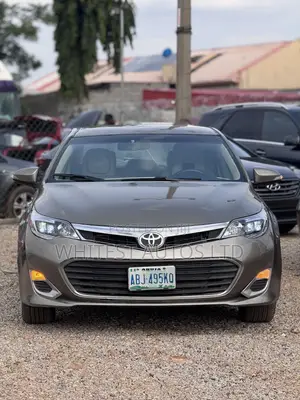Toyota Avalon XLE FWDSedan (3.6L 6cyl 6A) 2016 Gold
