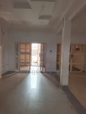 Mini Warehouse With 2 Toilet and Store Pay and Parking